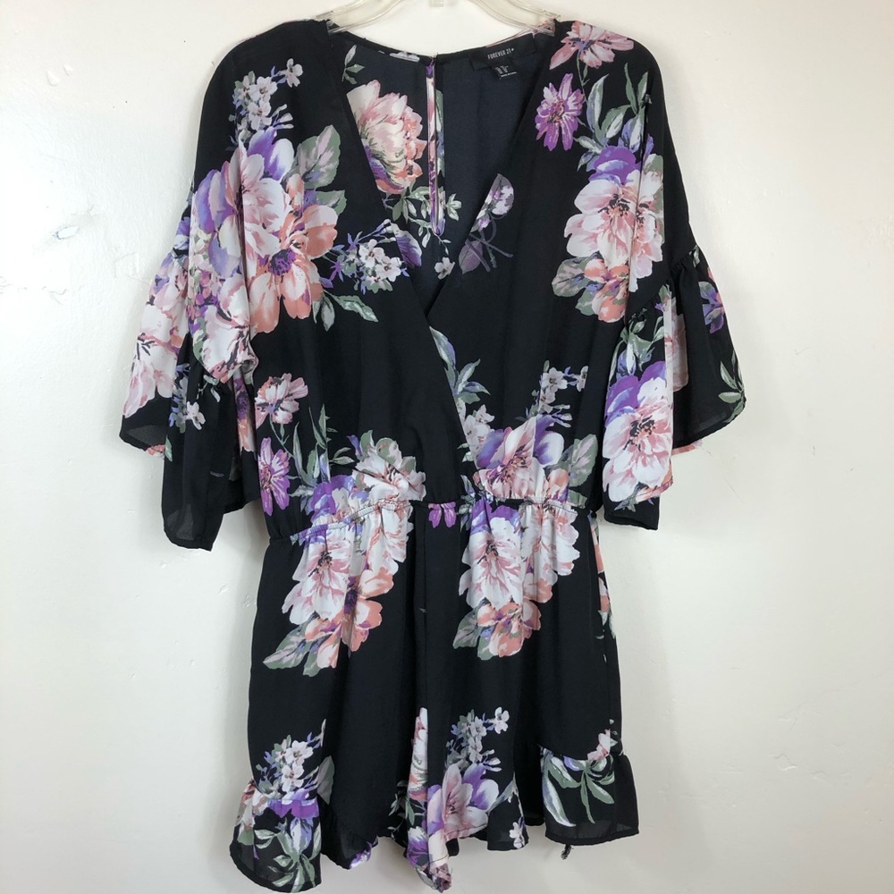Forever 21+ Romper shorts sz OX black floral